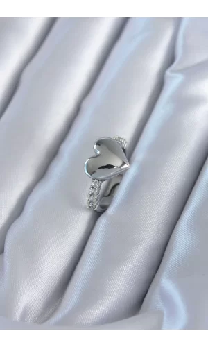 Gümüş Renk Pirinç Zirkon Taşlı Kalp Model Kadın Yüzük