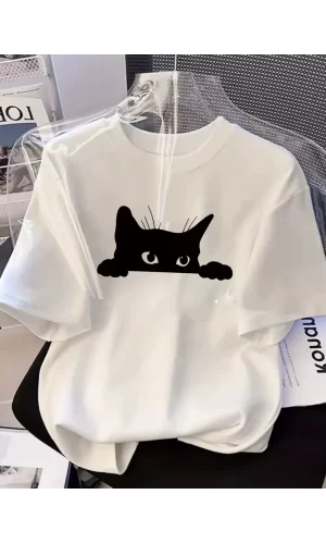 Luz&Pos Kadınlar İçin Şık Siyah Kedi Grafik Tişört - Oversize Kısa Kollu Üst, Nefes Alabilir Polyester Karışımı, Makinede Yıkanabilir - Mükemmel Yaz Modası - Beyaz