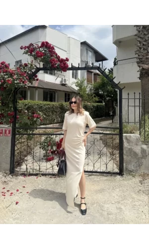 Kısa Kollu Uzun Yandan Yırtmaçlı Elbise - Beyaz