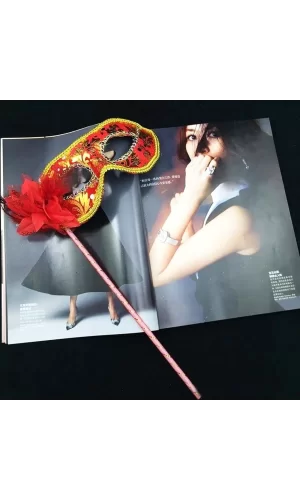 Lüks Taşlı Saplı Maskeli Balo Maskesi Kırmızı Renk 35 Cm