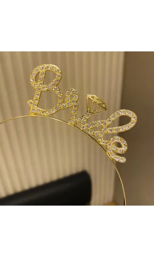 Nessiworld Altın Renkli Taşlı “Bride” Gelin Tacı – El Yazısı Yazı Tipiyle
