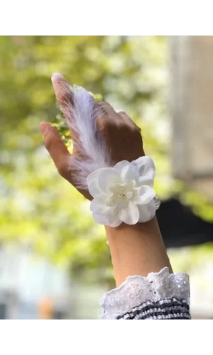 Nessiworld Bride to be Nedime Gelin Bilekliği Tüy ve İnci Boncuk Detaylı Beyaz Renkli Bekarlığa Veda Partisi Bilekliği 10 Adet