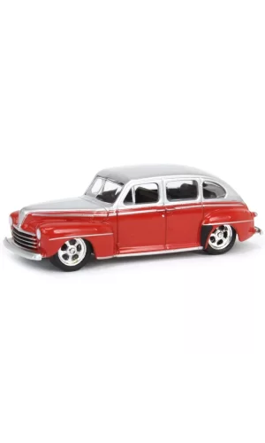 Nessiworld Greenlight 1/64 1947 Ford Fordor Super Deluxe