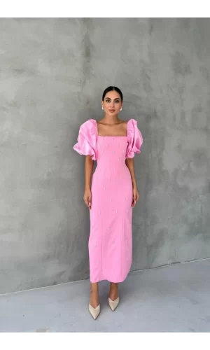 Pembe İşlemeli Kolu Garnili Elbise