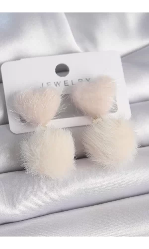Pembe Renk Tüylü Kalp Ponpon Model Kadın Küpe