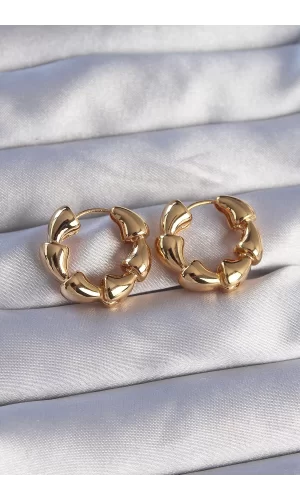 Pirinç Gold Renk Damla Kıvrım Tasarımlı Halka Küpe