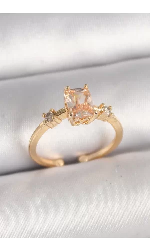Pirinç Gold Renk Kare Zirkon Taş Model Kadın Yüzük