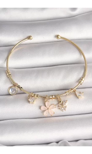 Pirinç Gold Renk Sallantı Pembe Mineli Çiçek Figür Zirkon Taşlı Kelebek Detay Charm Kadın Bileklik