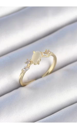 Pirinç Gold Renk Zirkon Taşlı Oval Beyaz Mineli Kadın Yüzük