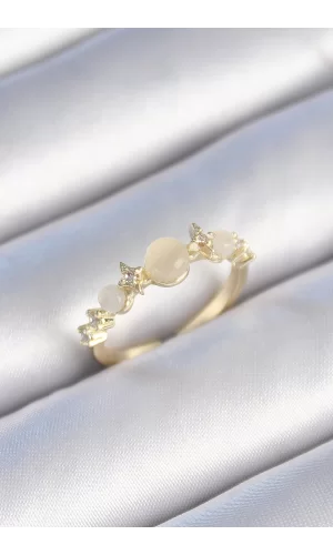 Pirinç Gold Renk Zirkon Taşlı Yıldız Detay Beyaz Mineli Kadın Yüzük