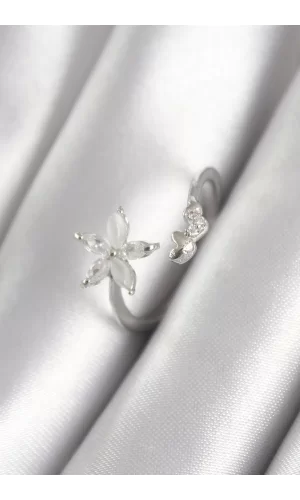Pirinç Gümüş Renk Zirkon Taşlı Çiçek Model Kalp Detay Kadın Yüzük