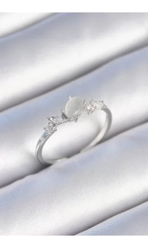 Pirinç Gümüş Renk Zirkon Taşlı Oval Beyaz Mineli Kadın Yüzük
