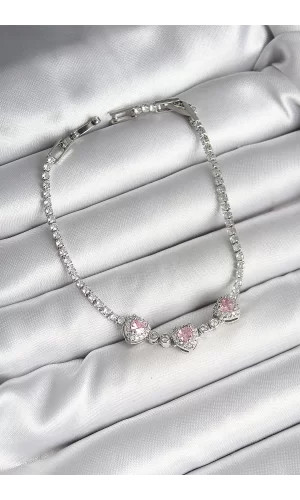 Pirinç Sıralı Pembe Kalp Figürlü Zirkon Taşlı Gümüş Renk Kadın Bileklik