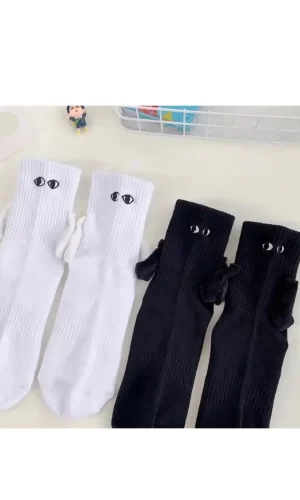Siyah ve Beyaz Mıknatıslı Halay Çeken Arkadaş Aşk Çorabı 2 Çift