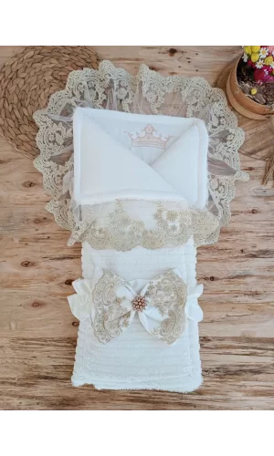 Luz&Pos Yenidoğan Beyaz Wool Yün Kumaş Taç Nakışlı Trilüks Kundak Bebek Battaniyesi Beyaz