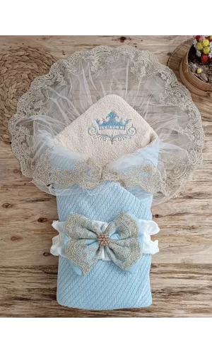 Luz&Pos Yenidoğan Kuzulu Taç Nakış Güpürlü Fiyonklu Duvaklı Prizma Taş Unisex Kundak Bebek Battaniyesi Mavi