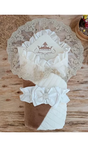 Luz&Pos Yenidoğan Wool Yün Kumaş Taç Nakışlı Güpür Duvaklı Fiyonk Prizma Taş Unisex Kundak Bebek Battaniyesi Kahverengi