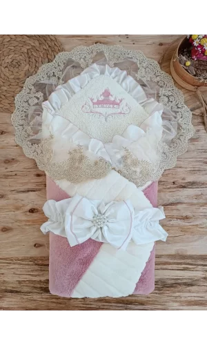 Luz&Pos Yenidoğan Wool Yün Kumaş Taç Nakışlı Güpür Duvaklı Fiyonk Prizma Taş Unisex Kundak Bebek Battaniyesi Pembe