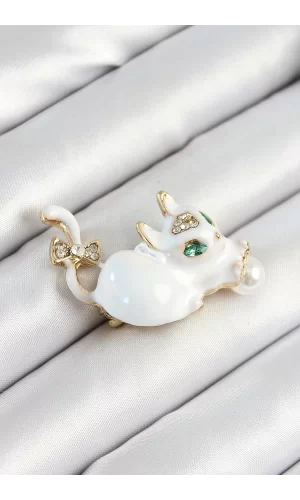 Zirkon Taşlı İnci Detaylı Beyaz 3D Kedi Figürlü Gold Renk Kadın Broş