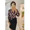 Kadın Uzun Kollu Kruvaze Yaka Dijital Baskılı Fiyonk Detay Dalgıç Kumaş Elbise