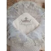 Luz&Pos Yenidoğan Kuzulu Taç Nakış Güpürlü Fiyonklu Duvaklı Prizma Taş Unisex Kundak Bebek Battaniyesi Bej