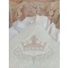 Luz&Pos Yenidoğan Wool Yün Kumaş Taç Nakışlı Güpür Duvaklı Fiyonk Prizma Taş Unisex Kundak Bebek Battaniyesi Bej