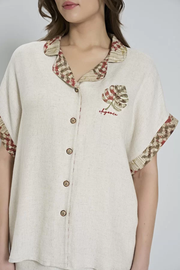 Dokuma Yaprak Desenli Önden Düğmeli Şortlu Pijama Takımı