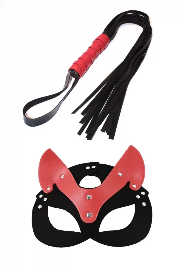 Fantezi Maske Ve Kırbaç