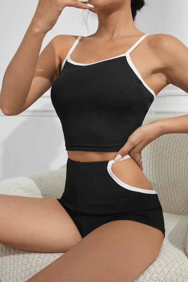 Kadın Siyah Beyaz Şortlu Cut-out Detaylı Gecelik Takımı