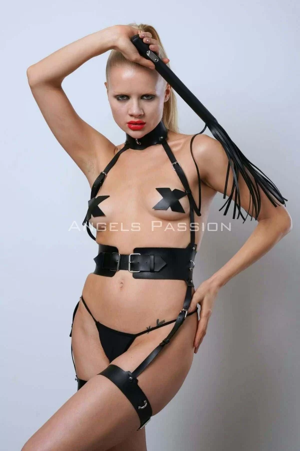 Kırbaçlı Ve Kelepçeli Slave Harness Takım, Deri Fantezi İç Giyim - Brf1362