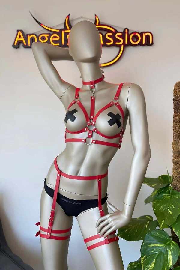 Kırmızı Deri Göğüs Üzeri Harness Ve Jartiyer Harness