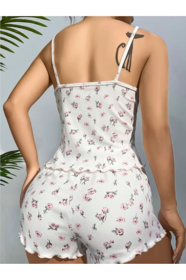 Pamuklu Beyaz Üstüne Çiçek Desen Fitilli Askılı Şortlu Pijama Takımı