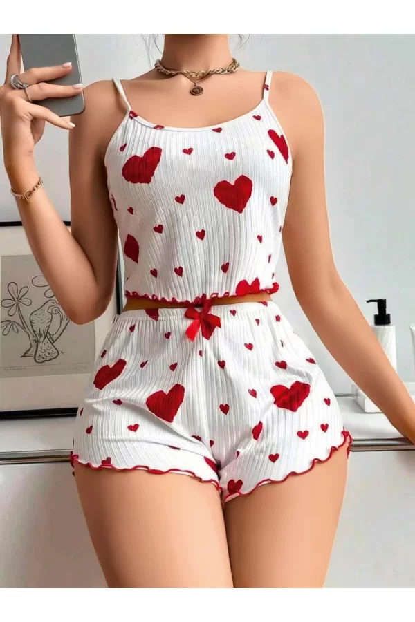 Pamuklu Beyaz Üstüne Kırmızı Kalp Desenli Askılı Şortlu Pijama Takımı