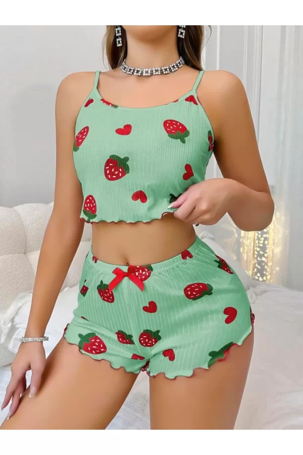 Pamuklu Yeşil Üstüne Çilek Desen Fitilli Askılı Şortlu Pijama Takımı