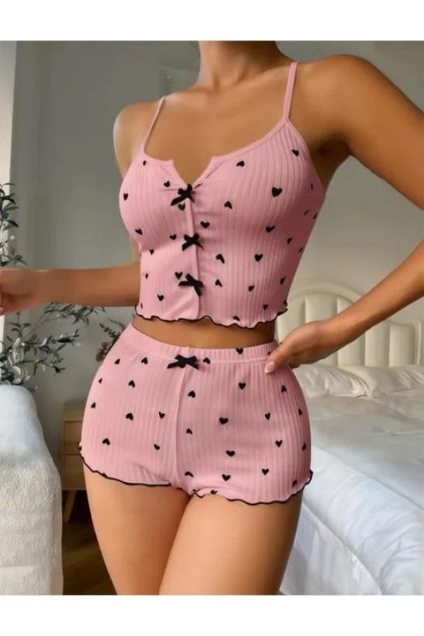 Pembe Üstüne Siyah Kalp Desenli Askılı Şortlu Pijama Takımı