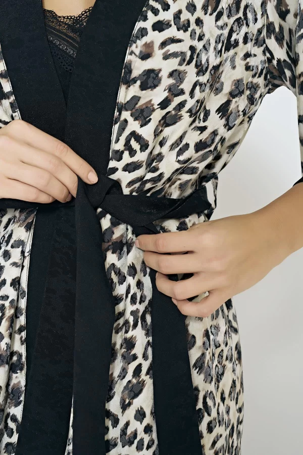 Viskon Leopar Desenli Sabahlıklı Gecelik Takımı
