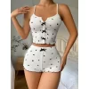 Beyaz Üstüne Siyah Kalp Desenli Askılı Şortlu Pijama Takımı