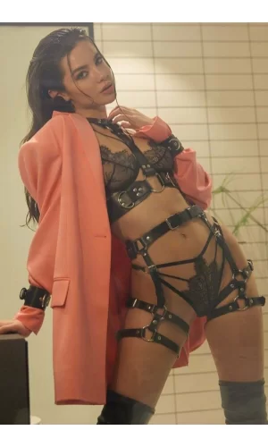 Büyük Halkalı Geniş Şeritli Fantezi Deri Harness Takım - Brf692