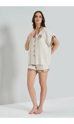 Dokuma Yaprak Desenli Önden Düğmeli Şortlu Pijama Takımı