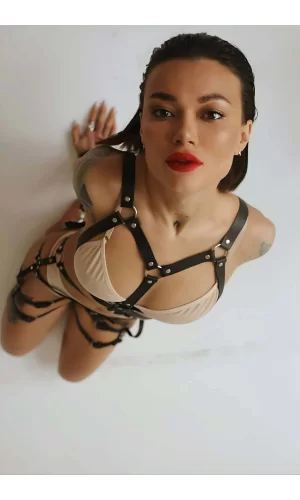 Omuzdan Askılı Seksi Fantezi Alt Ve Üst Deri Takım - Brf719