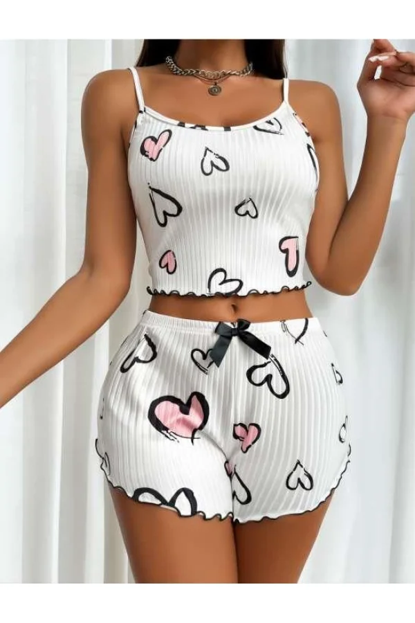 Beyaz Üstüne Kalp Desenli Askılı Şortlu Pijama Takımı