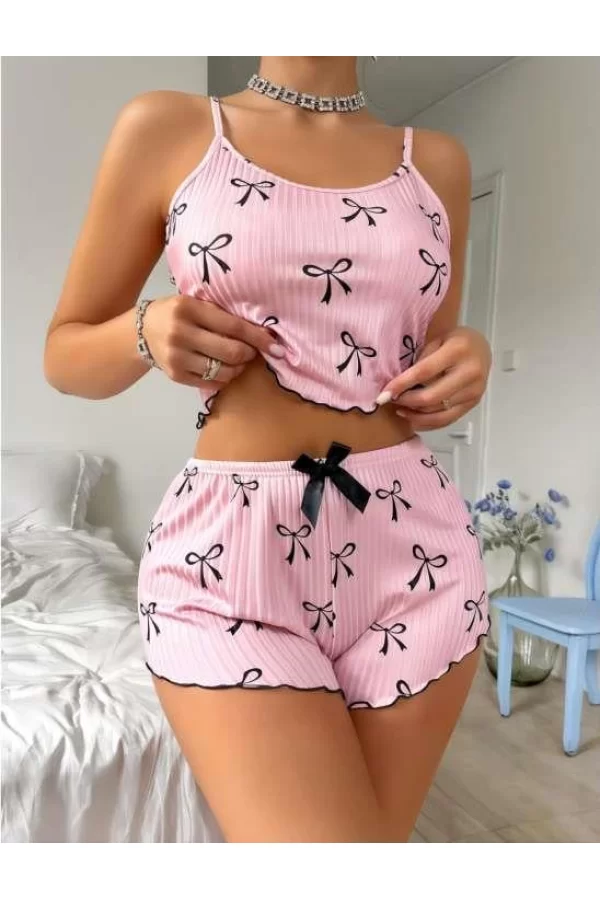 Pembe Üstüne Siyah Kurdela Desenli Askılı Şortlu Pijama Takımı