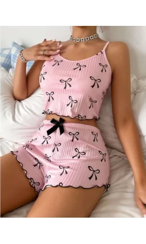 Pembe Üstüne Siyah Kurdela Desenli Askılı Şortlu Pijama Takımı