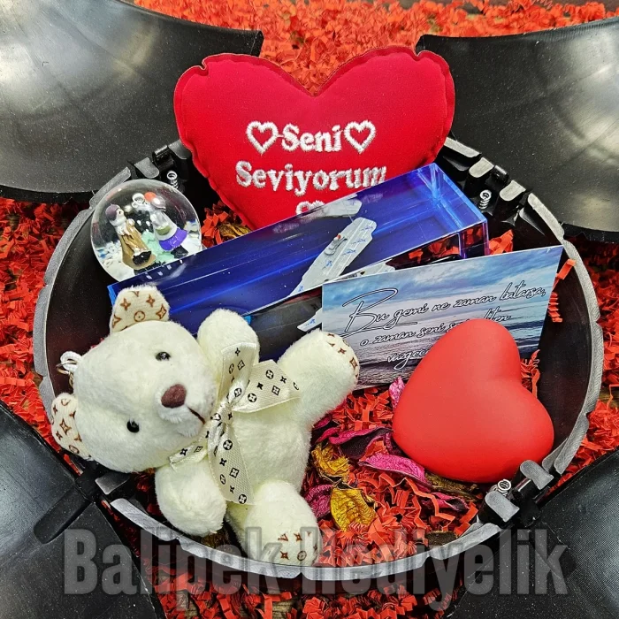 Patlayan Bomba - Batmayan Gemili Sürpriz Hediye Kutusu