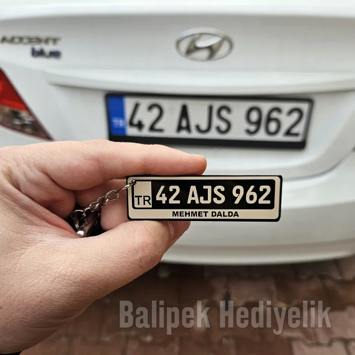 Kişiye Özel Plaka Anahtarlık - İsim ve Plaka Yazılı Hediye