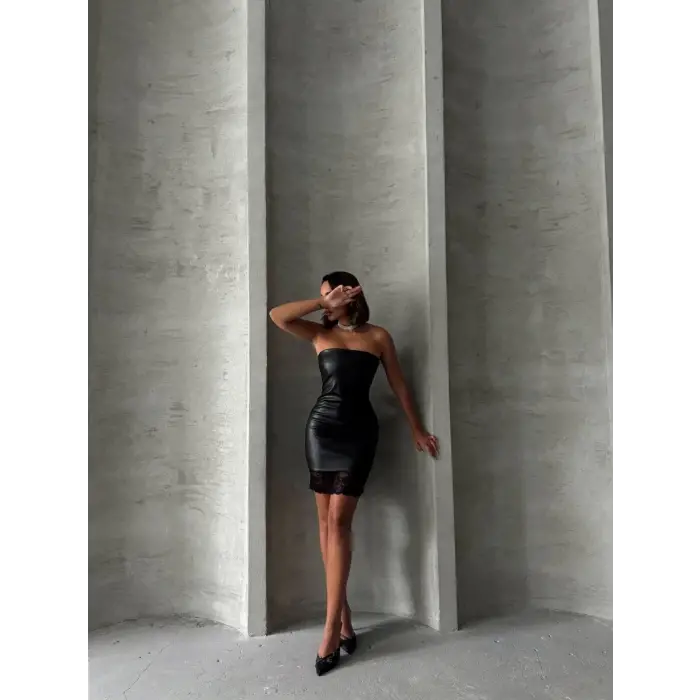 Altı dantelli straplez deri elbise siyah w240419