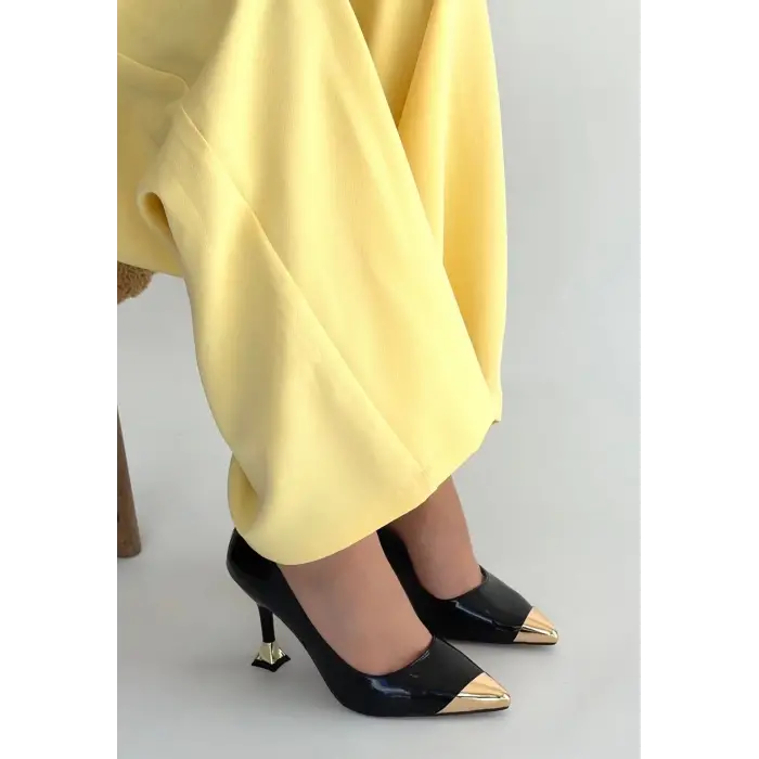 Artem Siyah Rugan Topuklu Ayakkabı