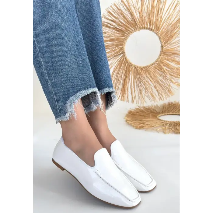 Betra Beyaz Rugan Babet Ayakkabı