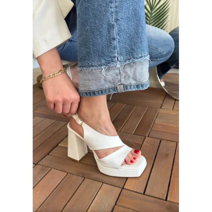 Cica Beyaz Cilt Topuklu Ayakkabı