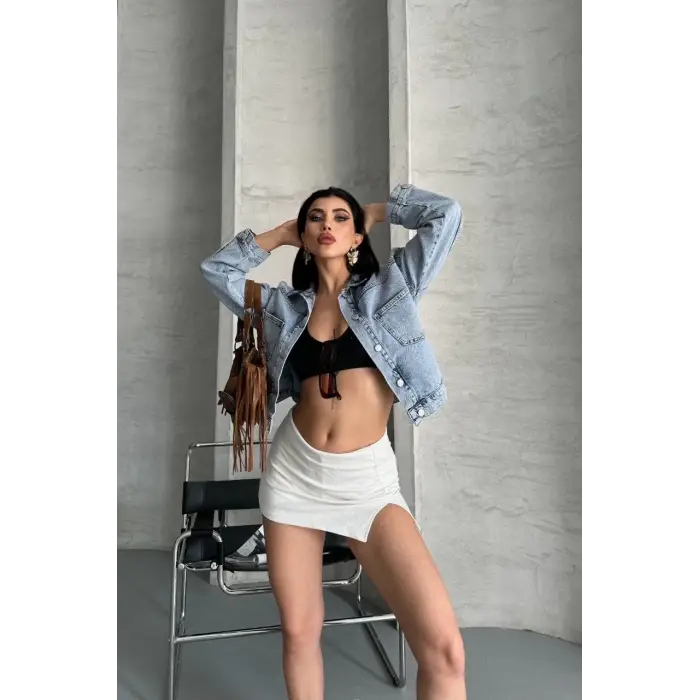 Çift cepli kol katlamalı kar yıkama crop kot ceket mavi d2000